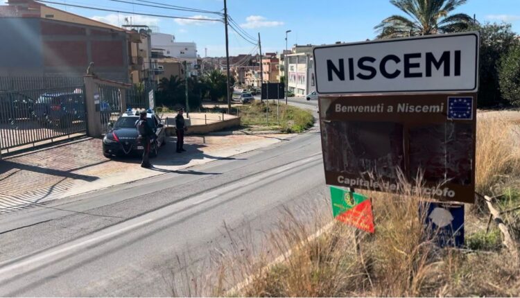 Niscemi: lite tra coetanei finisce a coltellate, 19enne arrestato dai Carabinieri