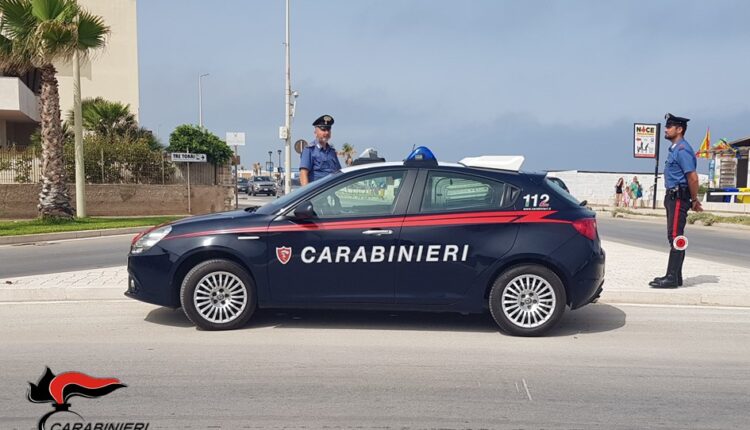 Trapani: svaligiava i turisti e prelevava dal bancomat, 41enne denunciato dai Carabinieri