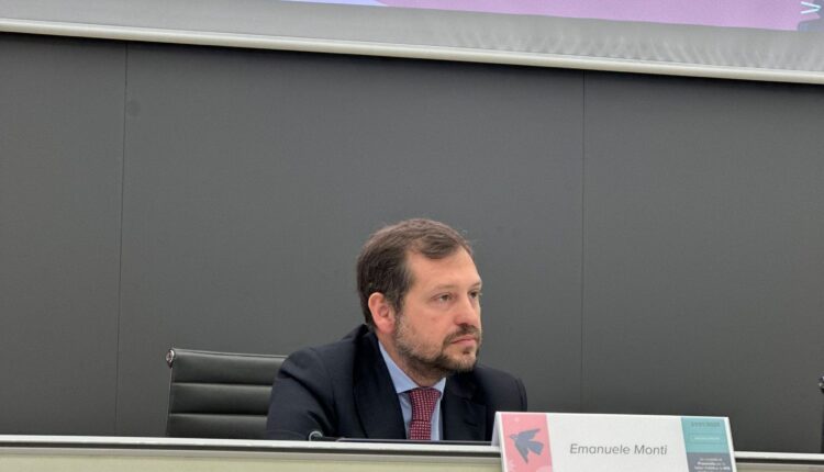 Presentato in Regione Lombardia un progetto sperimentale all'avanguardia: coinvolgere le farmacie del territorio, più vicine ai pazienti e semplificare la sanità.