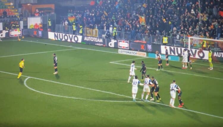 Serie A, i risultati: Balzo Genoa, pari tra Venezia-Verona