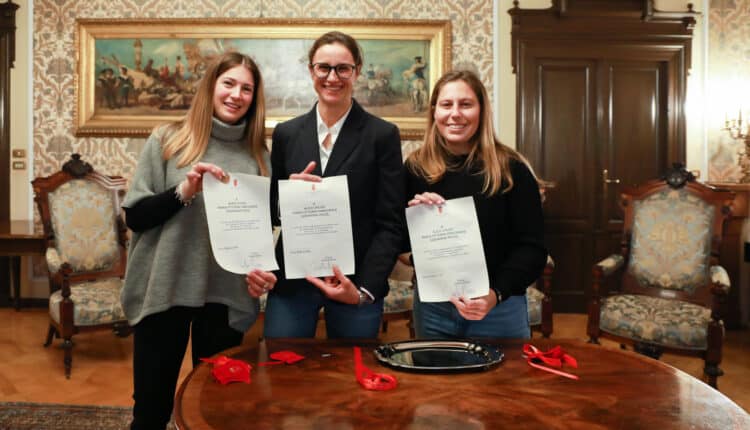 Trieste: Le veliste triestine Alice Linussi, Maria Vittoria Marchesini e Giovanna Micol premiate nel Salotto Azzurro del Municipio