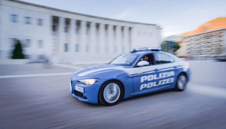 Bolzano: Ruba e devasta 5 automobili in centro città. Pregiudicato bolzanino individuato e arrestato dalla Polizia di Stato