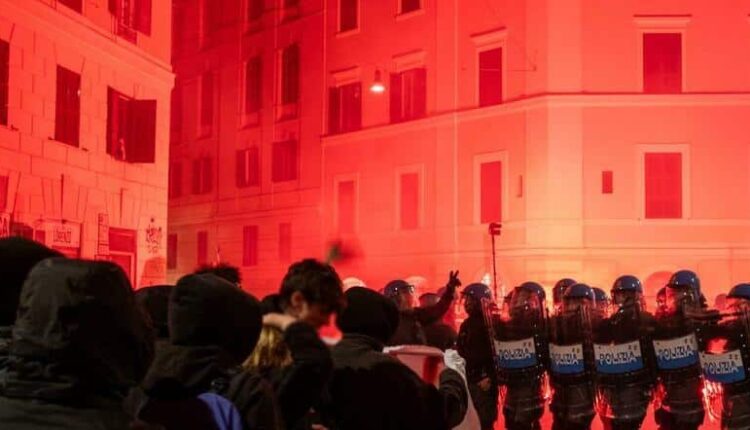 Roma: "Giustizia per Ramy", scontri alla manifestazione a San Lorenzo, 39 persone denunciate
