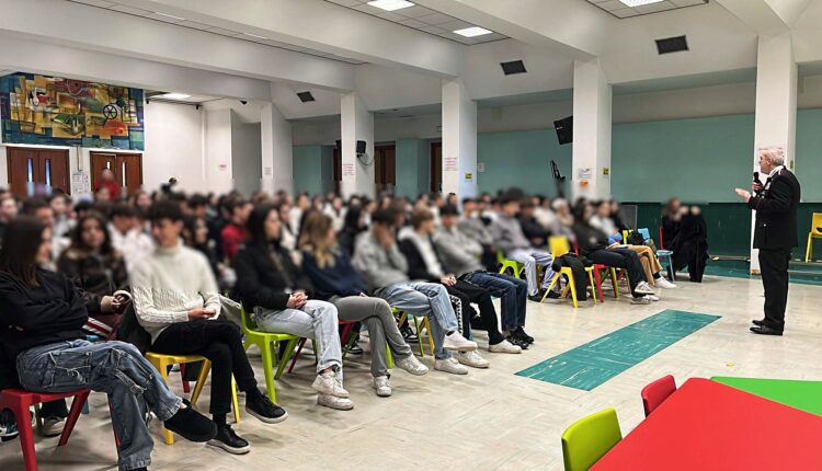 Alessandria: Corso di educazione alla legalità. I Carabinieri incontrano gli studenti del Liceo Scientifico "Galileo Galilei"