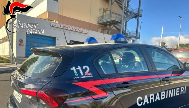 Biancavilla: Donna arrestata dai Carabinieri per aver aggredito medici e paramedici all'ospedale locale