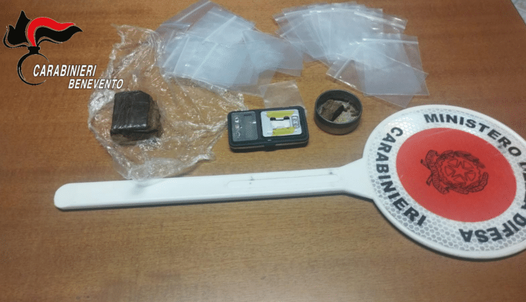 Benevento, controllo del territorio da parte dei Carabinieri. Sequestrati droga e munizioni. Arrestato un 30enne