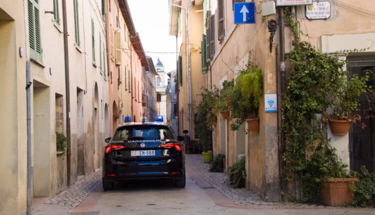 Cannara: Circola senza patente e alla vista dei Carabinieri tenta di fuggire. Denunciato