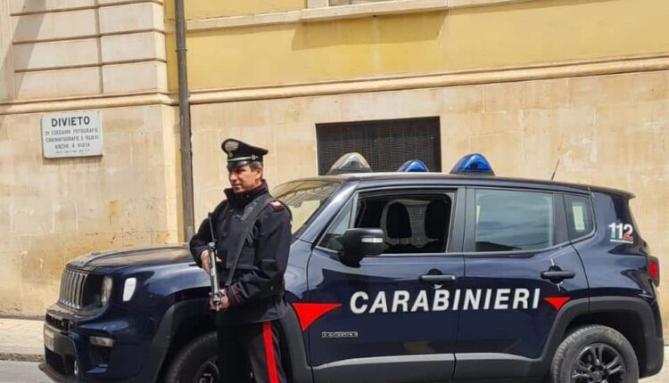 Solarino: arrestato un 25enne per maltrattamenti in famiglia, estorsione e rapina