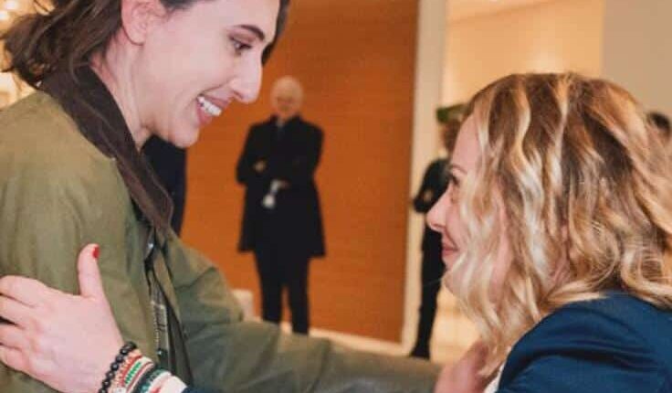 Cecilia Sala è libera: un successo diplomatico che unisce l’Italia