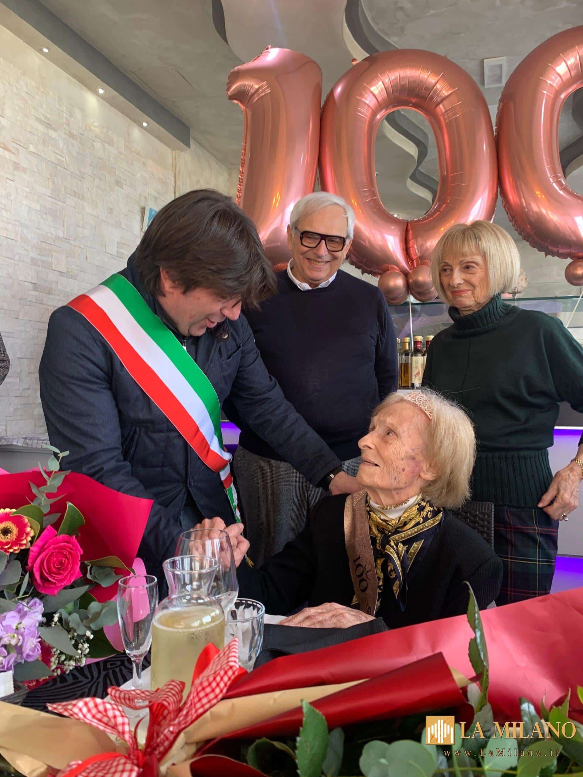 Pesaro: La prima centenaria del 2025 è Giuseppina Ciandrini. Gli auguri del Sindaco Biancani «a una grande lavoratrice che continua a trasmettere energia soprattutto alla sua bella famiglia»