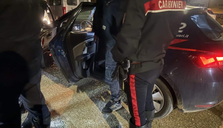 Città di Castello: Spaccio davanti alla discoteca, 1 arresto e 3 denunce da parte dei Carabinieri