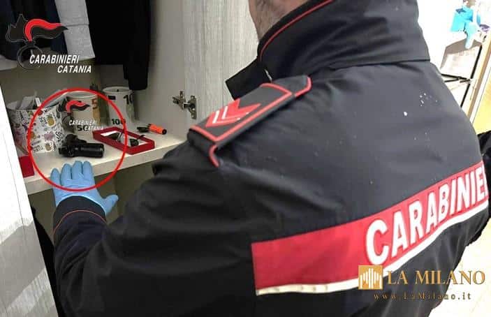 Catania: Cerca di disfarsi di una pistola carica mentre fugge dall'Alt dei Carabinieri, arrestato 27enne