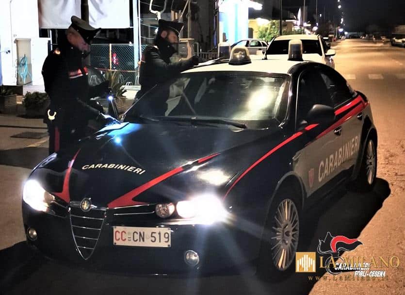 Cesenatico: scoperto a rubare in un ristorante minaccia il cameriere con un coltello