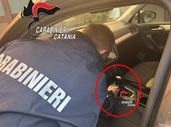 Catania: Droga al dettaglio e all’ingrosso, 2 arresti dei Carabinieri