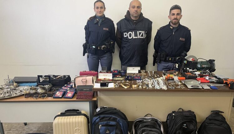 Roma: "sopralluoghi" coi fili di colla sulle porte, sventato il trucco dei topi d'appartamento di Via Franco Sacchetti