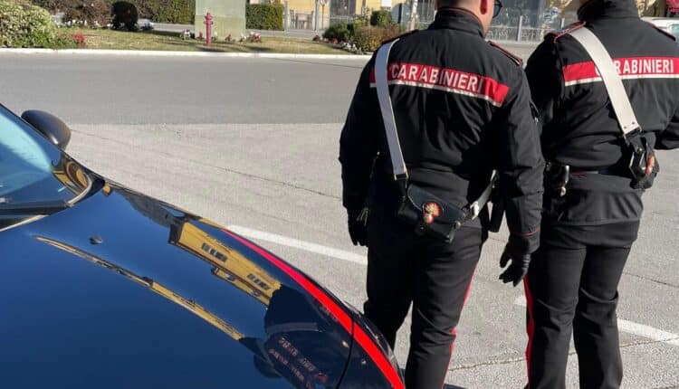 Lucca: Lavoratori in nero ed oltre 20 kg di alimenti sequestrati, sospesa attività commerciale