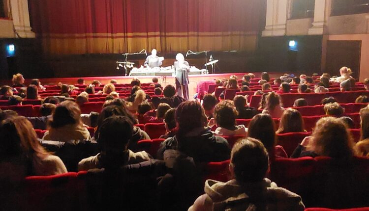Rovigo: Teatro Sociale. Un altro successo per il Teatroragazzi con lo spettacolo sulla campana