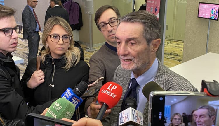 Presentato in Regione Lombardia un progetto sperimentale all'avanguardia: coinvolgere le farmacie del territorio, più vicine ai pazienti e semplificare la sanità.