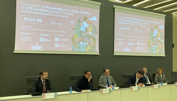 Presentato in Regione Lombardia un progetto sperimentale all'avanguardia: coinvolgere le farmacie del territorio, più vicine ai pazienti e semplificare la sanità.