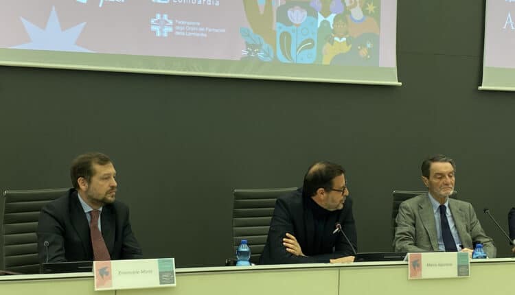 Presentato in Regione Lombardia un progetto sperimentale all'avanguardia: coinvolgere le farmacie del territorio, più vicine ai pazienti e semplificare la sanità.