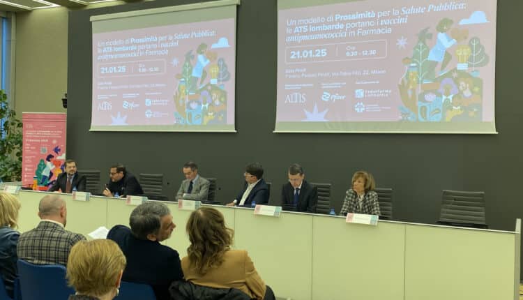 Presentato in Regione Lombardia un progetto sperimentale all'avanguardia: coinvolgere le farmacie del territorio, più vicine ai pazienti e semplificare la sanità.