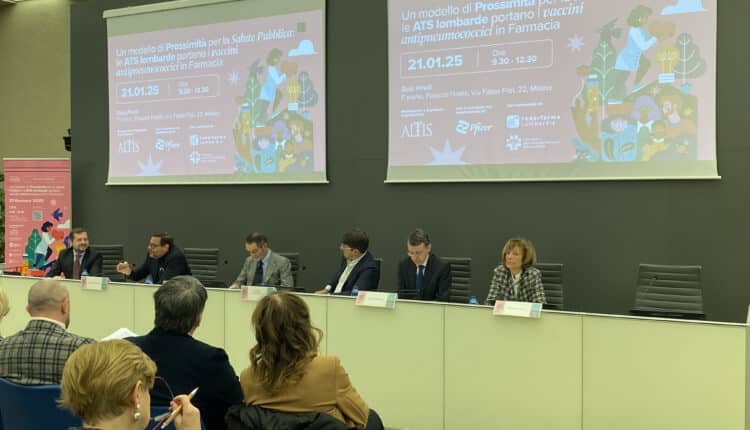 Presentato in Regione Lombardia un progetto sperimentale all'avanguardia: coinvolgere le farmacie del territorio, più vicine ai pazienti e semplificare la sanità.