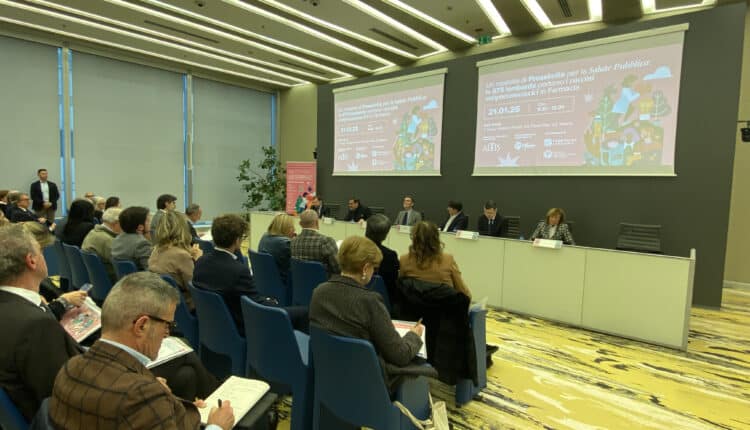 Presentato in Regione Lombardia un progetto sperimentale all'avanguardia: coinvolgere le farmacie del territorio, più vicine ai pazienti e semplificare la sanità.