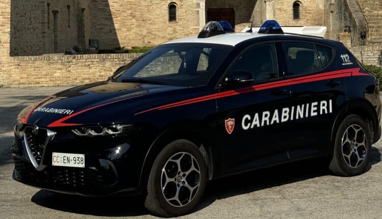 Potenza Picena: Oltraggio a pubblico ufficiale e furto, denunciata coppia 30enne recidiva