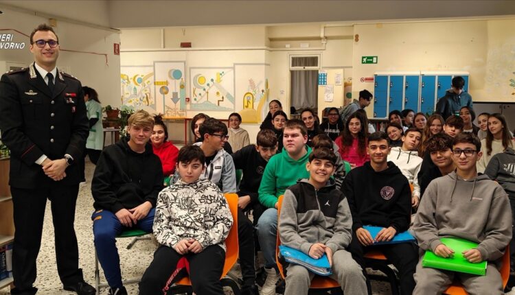 Livorno: I Carabinieri incontrano i ragazzi della terza media del Tozzetti