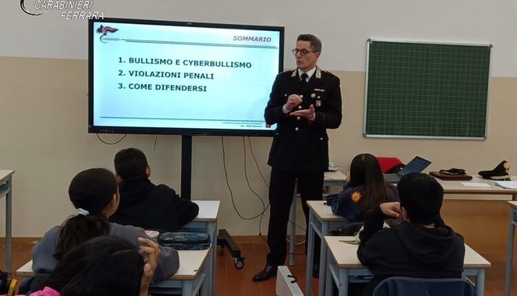 Cento: incontri sulla "Cultura della Legalità", visita dei Carabinieri all'Istituto Comprensivo "Giovanni Pascoli"
