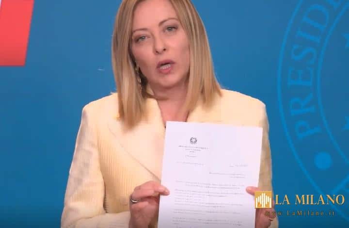 Meloni indagata per peculato e favoreggiamento. La premier si difende e promette di andare avanti: “Non sono ricattabile”.
