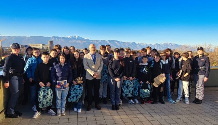 Pordenone: giovani poliziotti per un giorno, i piccoli ospiti in visita alla Questura