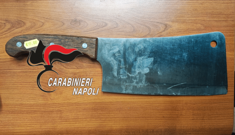 Quarto, non lo assume, lo colpisce con la mannaia. Tentato omicidio in una carrozzeria. 25enne arrestato dai Carabinieri