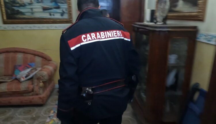 Santa Maria a Vico, scoperto dai Carabinieri spaccio di stupefacenti "in house". 45enne arrestato