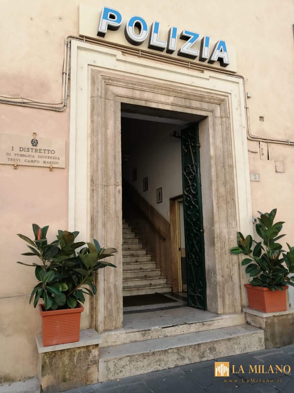 Roma: Rubavano in orari notturni negli esercizi commerciali del centro. Sottoposti a fermo di indiziato di delitto dalla Polizia di Stato