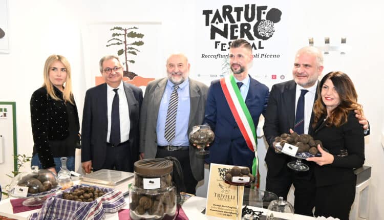 Roccafluvione: "Tartufo Nero Festival", le foto dell'inaugurazione con lo Chef Cracco e l'Assessore Antonini