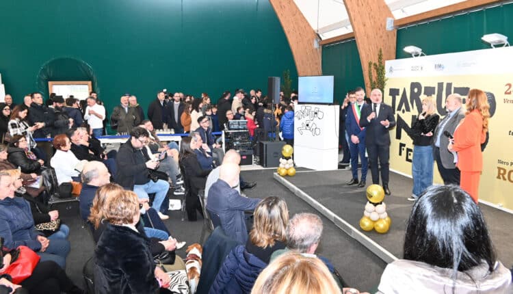 Roccafluvione: "Tartufo Nero Festival", le foto dell'inaugurazione con lo Chef Cracco e l'Assessore Antonini