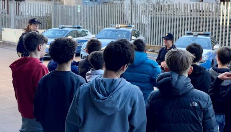 Pordenone: giovani poliziotti per un giorno, i piccoli ospiti in visita alla Questura