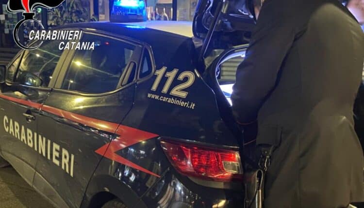 Mineo: Nascondeva il “necessaire del rapinatore”. Arrestato dai Carabinieri con armi e passamontagna