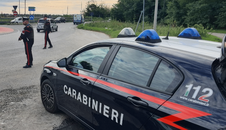 Comacchio: Alla guida di un tir mentre fuma marijuana. Denunciato dai Carabinieri