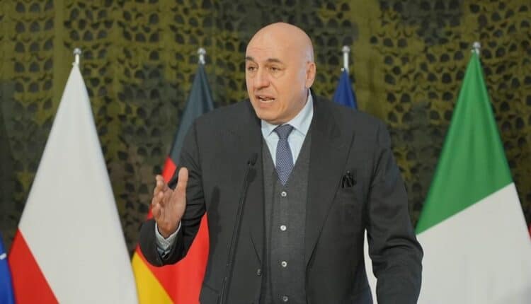 Il messaggio di Crosetto per il Giorno della Memoria: "non dimentichiamo mai che la pace, la libertà e la giustizia sono diritti che devono essere continuamente conquistati e difesi"