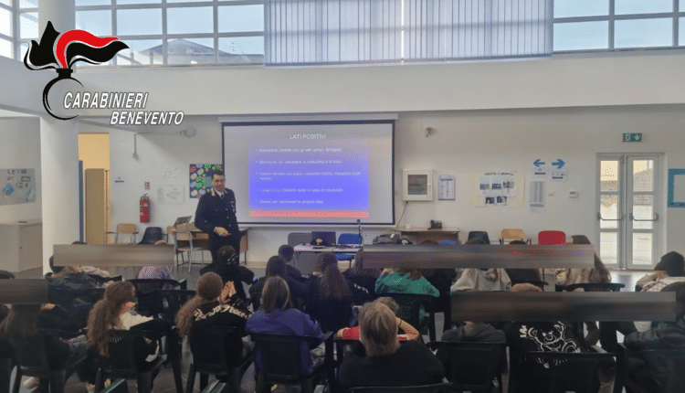 Benevento: I Carabinieri incontrano gli studenti dell'Istituto Comprensivo "G.B. Bosco Lucarelli" per promuovere la Cultura della Legalità