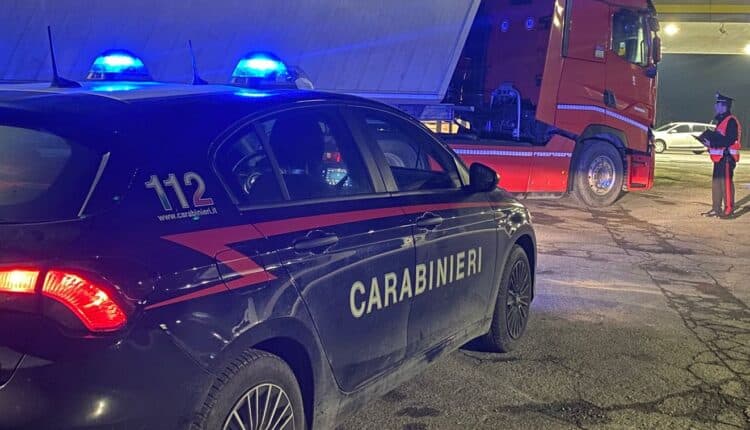 Comacchio: Alla guida di un tir mentre fuma marijuana. Denunciato dai Carabinieri