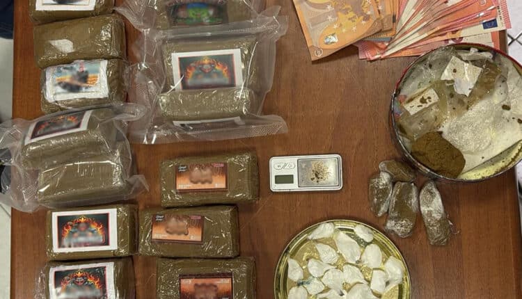 Napoli: Nascondevano la droga all'interno di auto parcheggiate, un arresto e 3 denunce