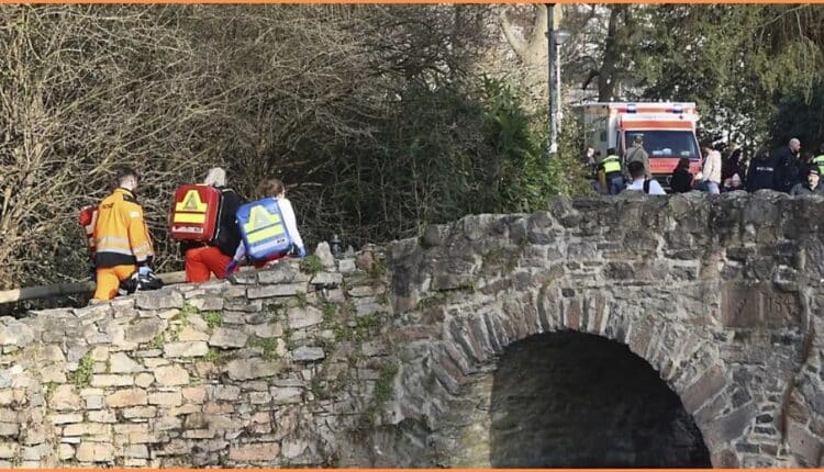 Attacco con coltello in Baviera causa la morte di un bambino di 2 anni e un uomo di 41 anni: la tragedia scuote la politica tedesca