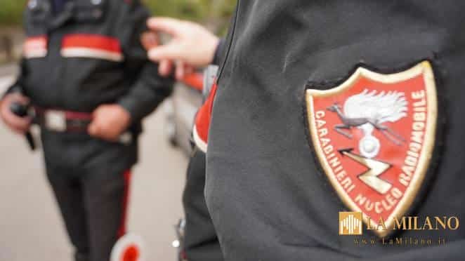 Castel Volturno: Sorpresa con un'auto rubata in cortile, denunciata 73enne