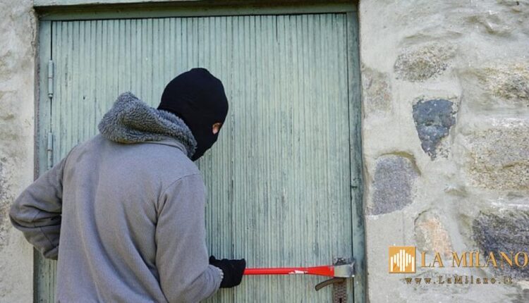 Vercelli: individuati e denunciati gli autori di furti ad esercizi commerciali