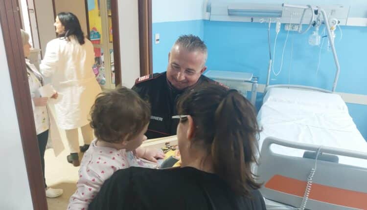 Trapani: I Carabinieri portano dei doni ai bambini ricoverati al reparto di pediatria del Sant'Antonio Abate