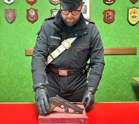 Mantova: Individuo affetto da Alzheimer aggredisce la moglie, sequestrate preventivamente le armi in possesso del 75enne