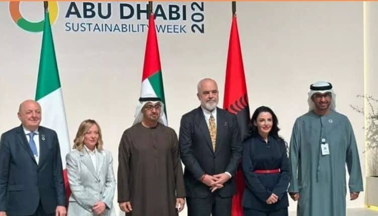 Energia e rapporti diplomatici: la missione della Premier Giorgia Meloni ad Abu Dhabi per rafforzare le relazioni strategiche